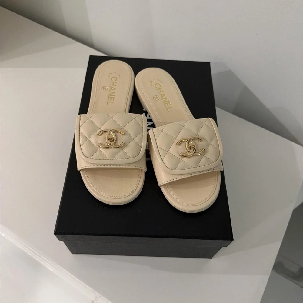 Brand New Chanel Cream Quilted Slide Sandals - Picture 3 of 6